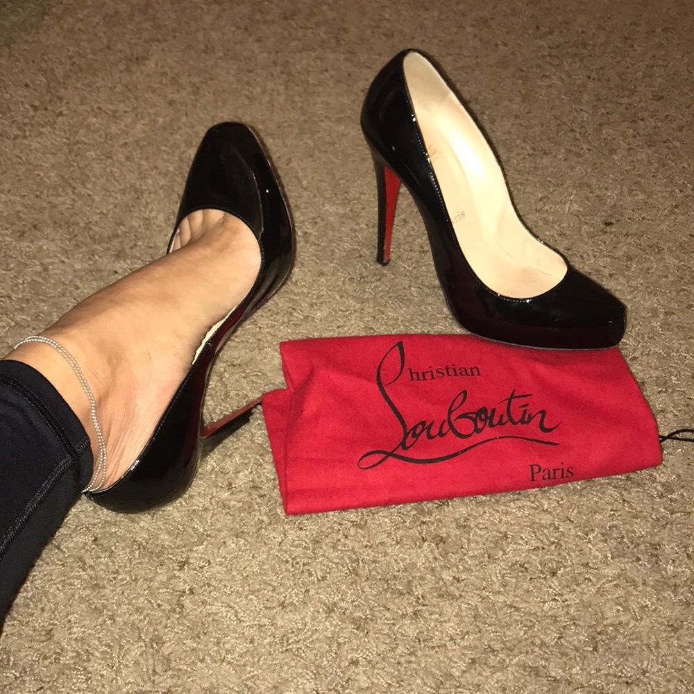 Louboutin Patent leather pointed-toe pumps sz 39